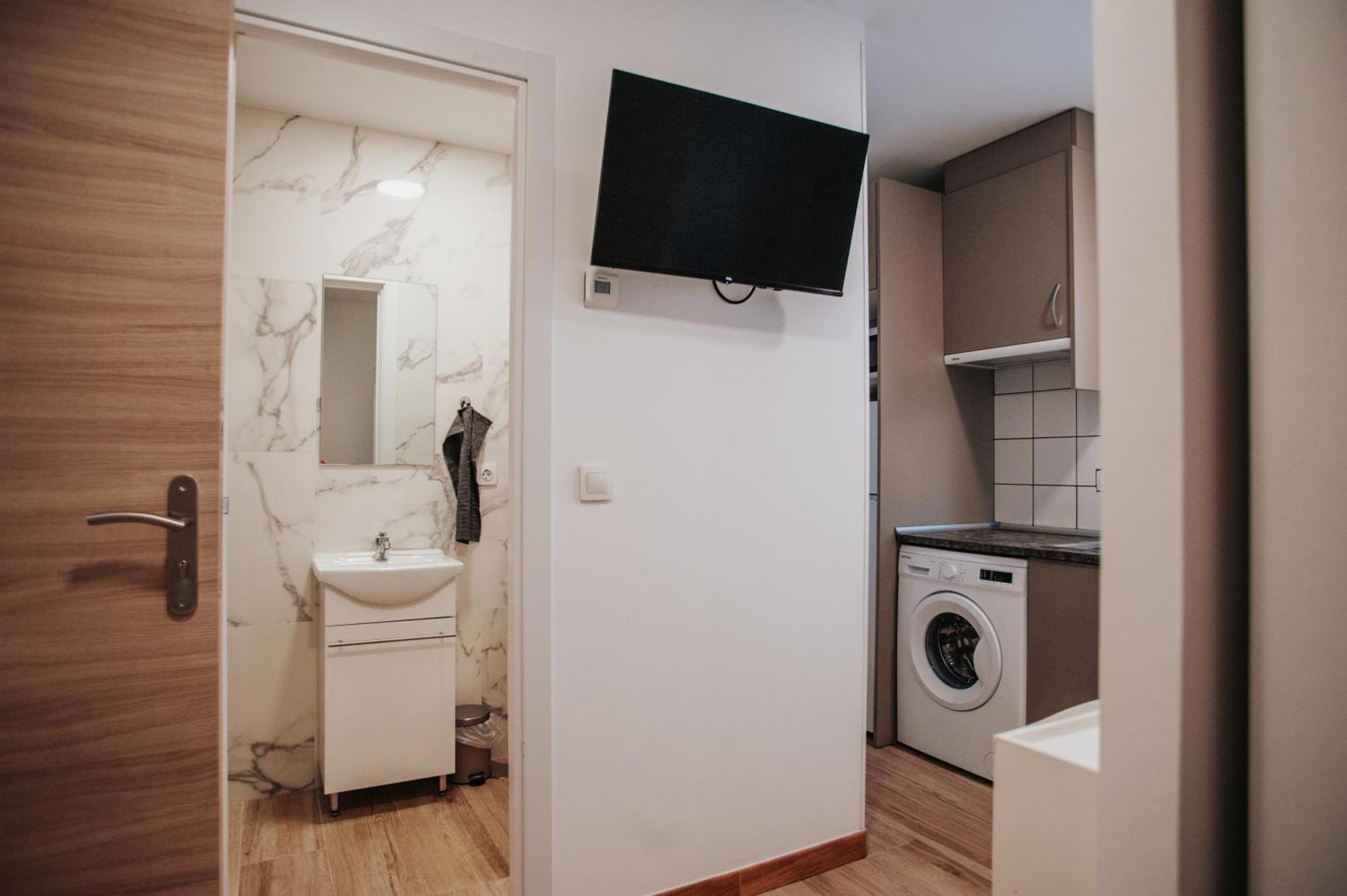 Poloestudios Zaratan Bagian luar foto