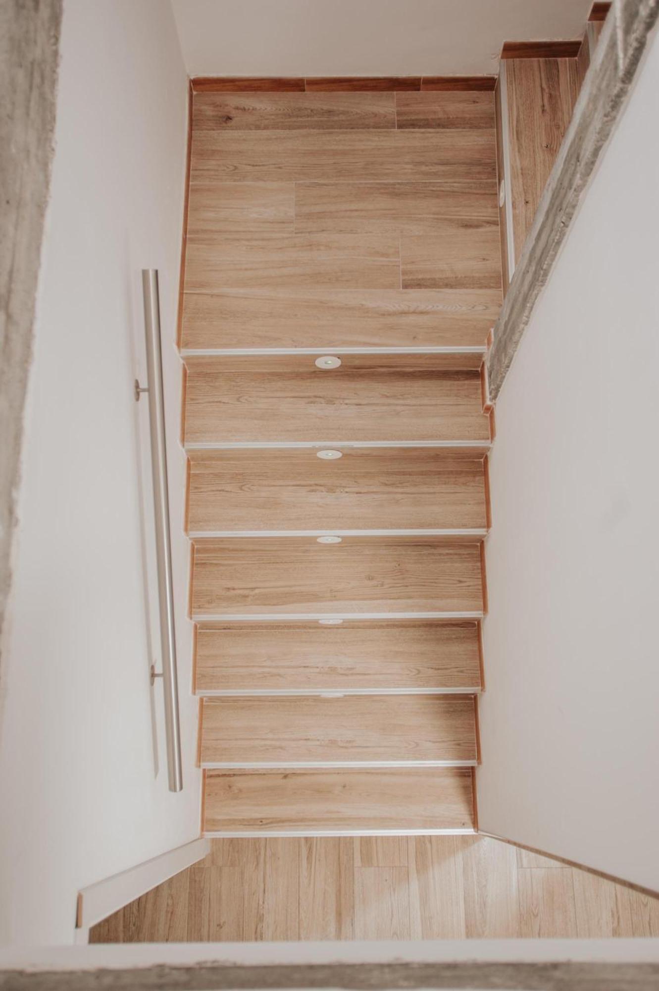 Poloestudios Zaratan Bagian luar foto
